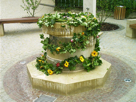 Brunnen in Krippen / Bad Schandau Brunnen in Krippen / Bad Schandau krippen brunnen bad schandau brunnenweihe grundmühle
