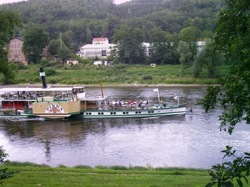 Schaufelraddampfer Pirna in Königstein - Halbestadt Schaufelraddampfer Pirna in Königstein - Halbestadt Schaufelraddampfer Pirna Königstein Halbestadt