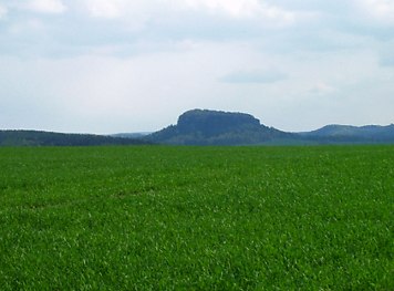 Der Pfaffenstein vom Lilienstein / Ebenheit aus gesehen Der Pfaffenstein vom Lilienstein / Ebenheit aus gesehen - Elbsandsteingebirge pfaffenstein lilienstein ebenheit sächsische schweiz elbsandsteingebirge