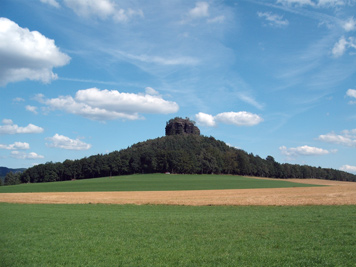 Der 384 m hohe Zirkelstein - jetzt auch als Bildschirmschoner Neuer Panorama-Bildschirmschoner mit Foto vom Zirkelstein zum Gratisdownload zirkelstein sächsische schweiz bildschirmschoner screensaver panorama