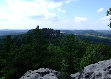 Blick vom Papststein zum Gohrisch und zum Königstein Blick vom Papststein zum Gohrisch und zum Königstein papststein gohrisch königstein