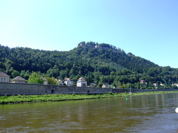 Dampferfahrt auf der Elbe - Festung Königstein Dampferfahrt auf der Elbe - Festung Königstein dampferfahrt elbe festung königstein