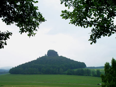 Zirkelstein bei Reinhardtsdorf-Schöna, von der Kaiserkrone aus gesehen Wanderung zum Großen Zschirnstein, Kleingießhübel, Rosenthal, Ottomühle, Königstein (1) schöna zirkelstein kaiserkrone wanderung karte landkarte