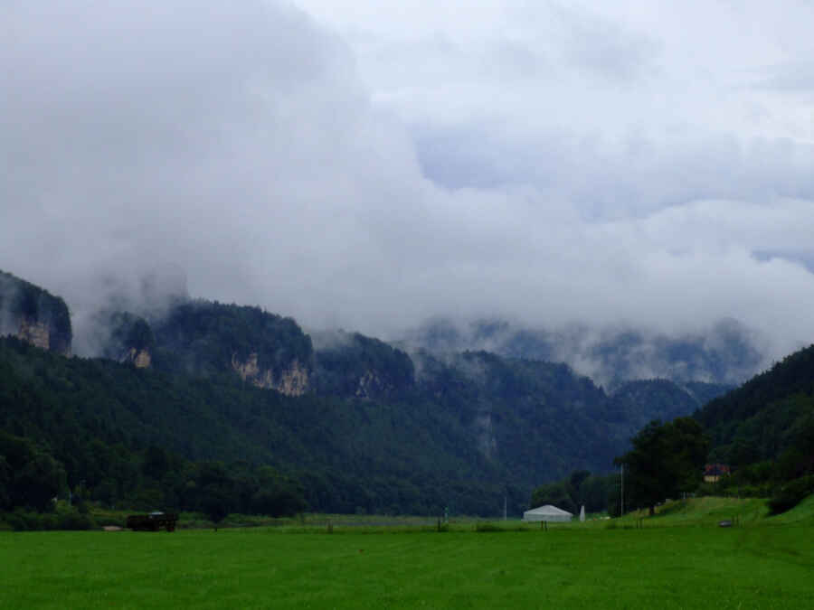 Diesen Ausblick haben wir sehr genossen: Blick von der Terrasse der ELBAUSSICHT KRIPPEN  Ein trauriger Anlass: Der Mitinitator unserer Webseite ist verstorben claus schirmer elbaussicht krippen