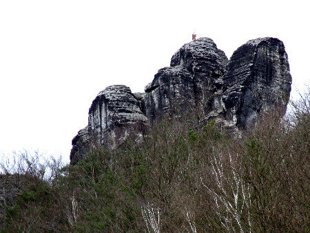 Der Mönch mit der markanten Gipfelfigur, von Rathen aus gesehen Der Mönch bei Rathen - Sächsische Schweiz mönch mönchfelsen basteigebiet rathen rathener felsenwelt wetterfahne