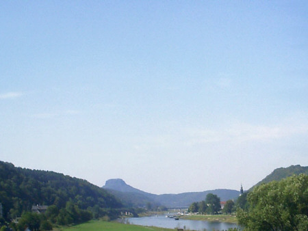 Blick von Krippen auf Bad Schandau und den Lilienstein Bildschirmschoner "Panorama von Krippen auf die Elbe" bad schandau krippen bildschirmschoner kostenlos gratis download panorama elbsandsteingebirge sachsen screensaver